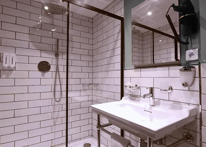 فندق انسيتي نيسانتاسي