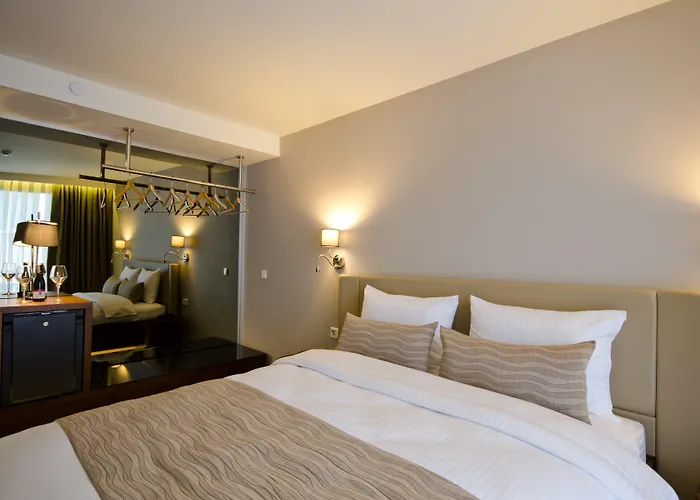 فندق انسيتي نيسانتاسي