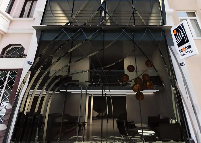 انسيتي نيسانتاسي 3*